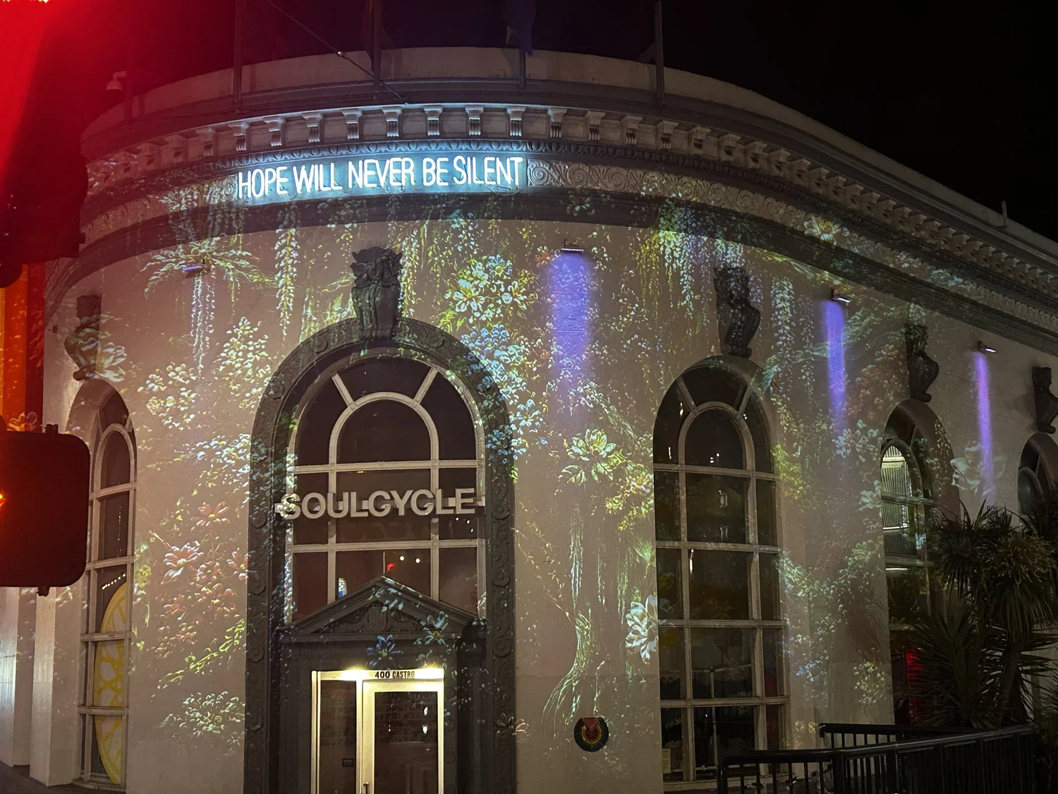 Large-scale architectural projection experiment