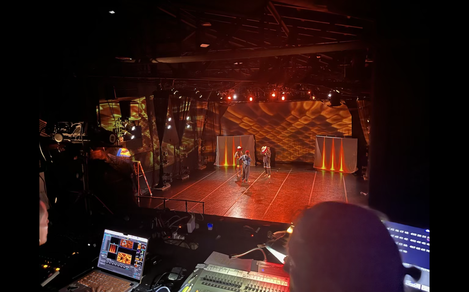 Full studio projection environment